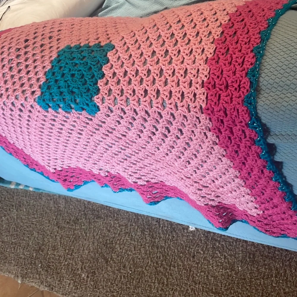 Handmade Crochet Blanket!   Sizs 38x38